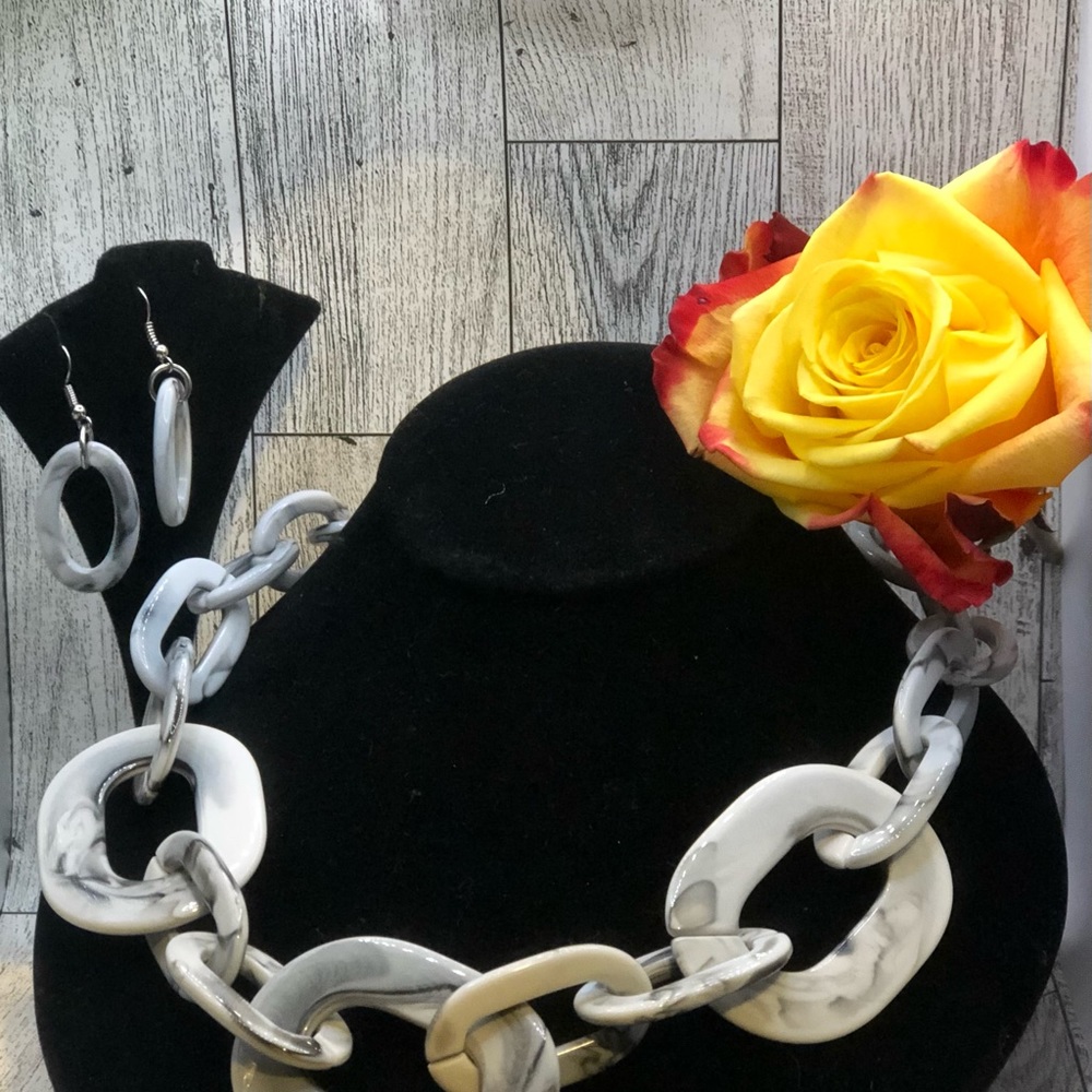 Price ⬇️   Sexy Horn Statement Necklace Set